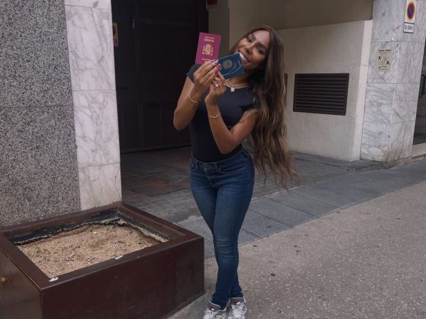 Carol Lekker vira a página após saída da Record e conquista cidadania espanhola