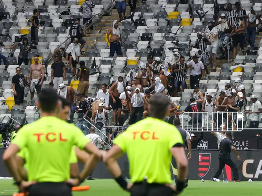 Torcida do Atlético-MG protagonizou uma grande confusão na Arena MRV, após final da Copa do Brasil (Gilson Lobo/AGIF)