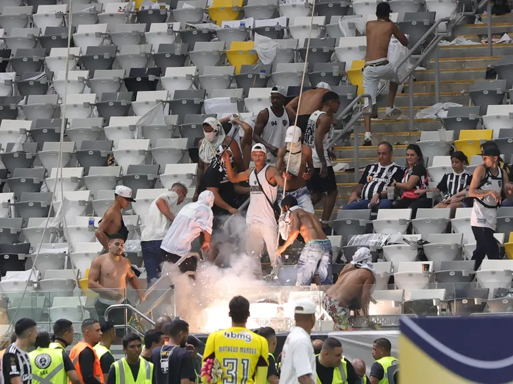 Torcida do Atlético-MG protagonizou uma grande confusão na Arena MRV, após final da Copa do Brasil (Gilson Lobo/AGIF)