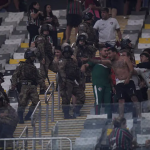 Torcedores do Fluminense brigam com a polícia e depredam Arena MRV após eliminação