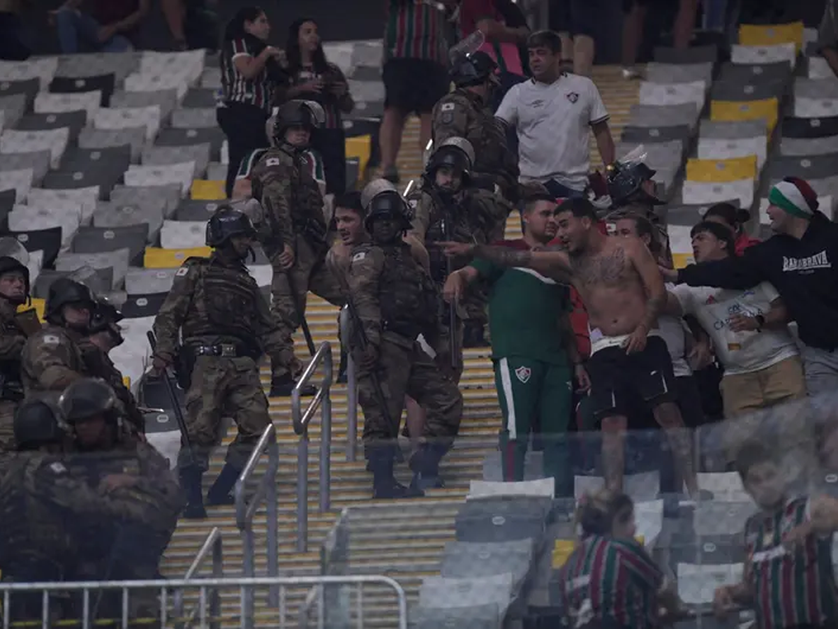 Torcedores do Fluminense depredaram a Arena MRV após eliminação na Libertadores (AFP) 