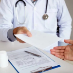CFM nega que atestados médicos em papel serão extintos