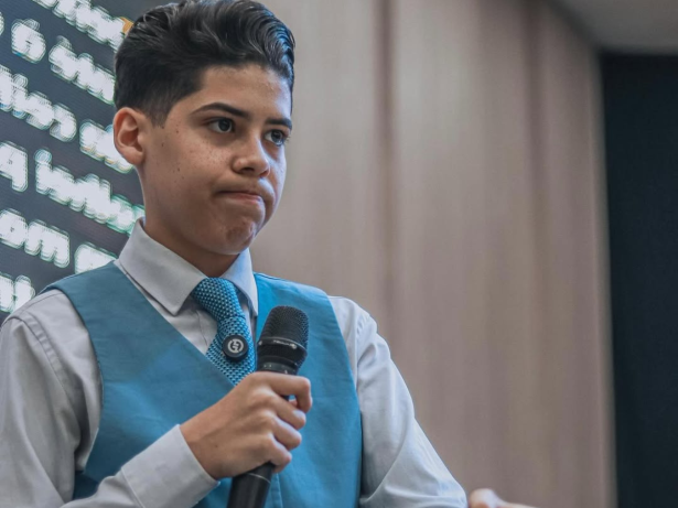 Defesa de pastor adolescente afirma que não houve proibição dele usar as redes sociais