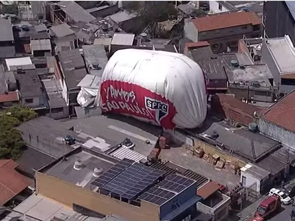 Dirigível contratado pelo São Paulo para executar ação caiu em Osasco (Reprodução)