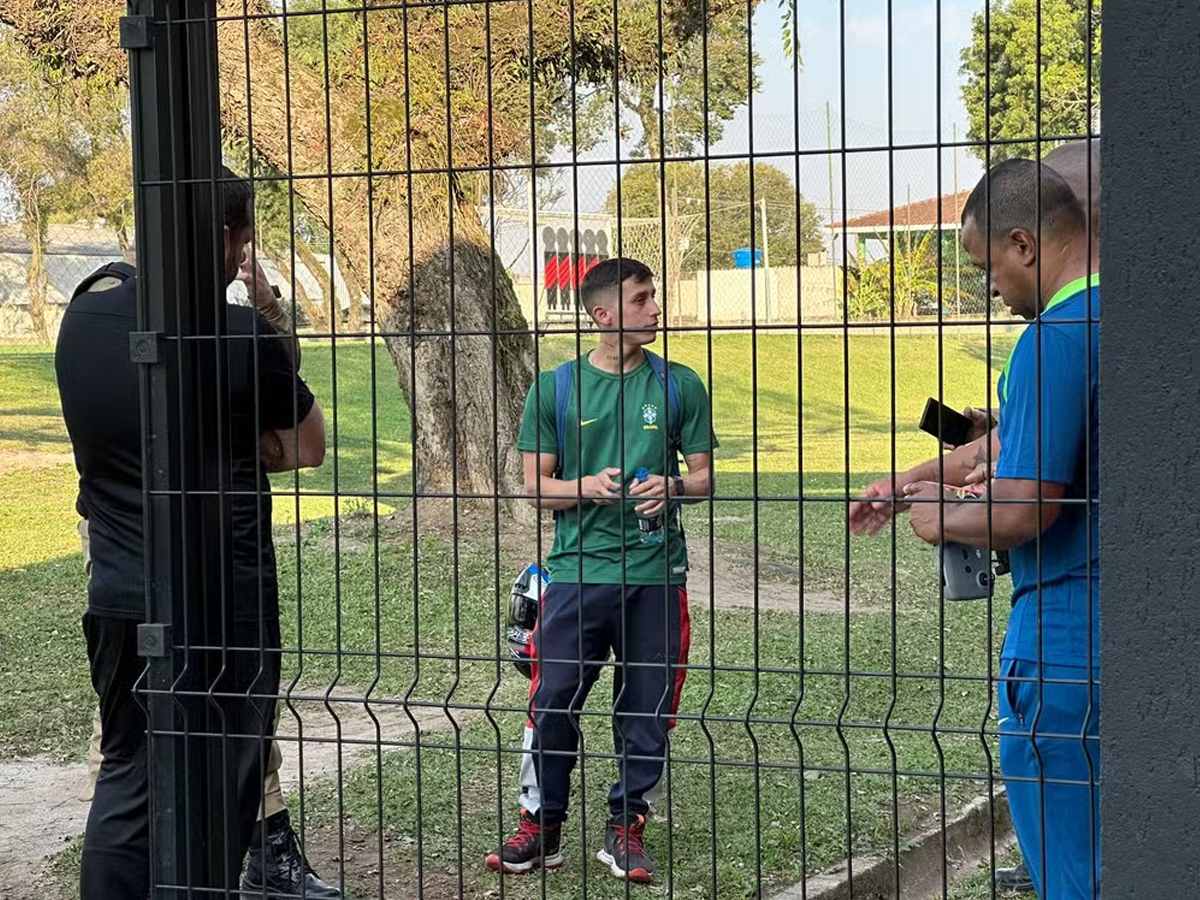 Três homens foram detidos filmando o treino da seleção brasileira (Bruno Cassucci)