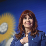 Ex-presidente da Argentina, Kirchner, anuncia candidatura ao cargo de deputada