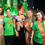 Famosos marcam presença na Sapucaí, no 1º desfile das escolas do grupo especial