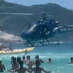 PM deixa fuzil cair no mar e banhista devolve no Rio de Janeiro; assista