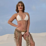 Gaby Spanic posa com acessório da Amazônia após tirar CPF e firmar residência no Brasil