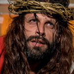 Henri Castelli retorna aos palcos como Jesus na peça “A Paixão de Cristo” em SP e MG