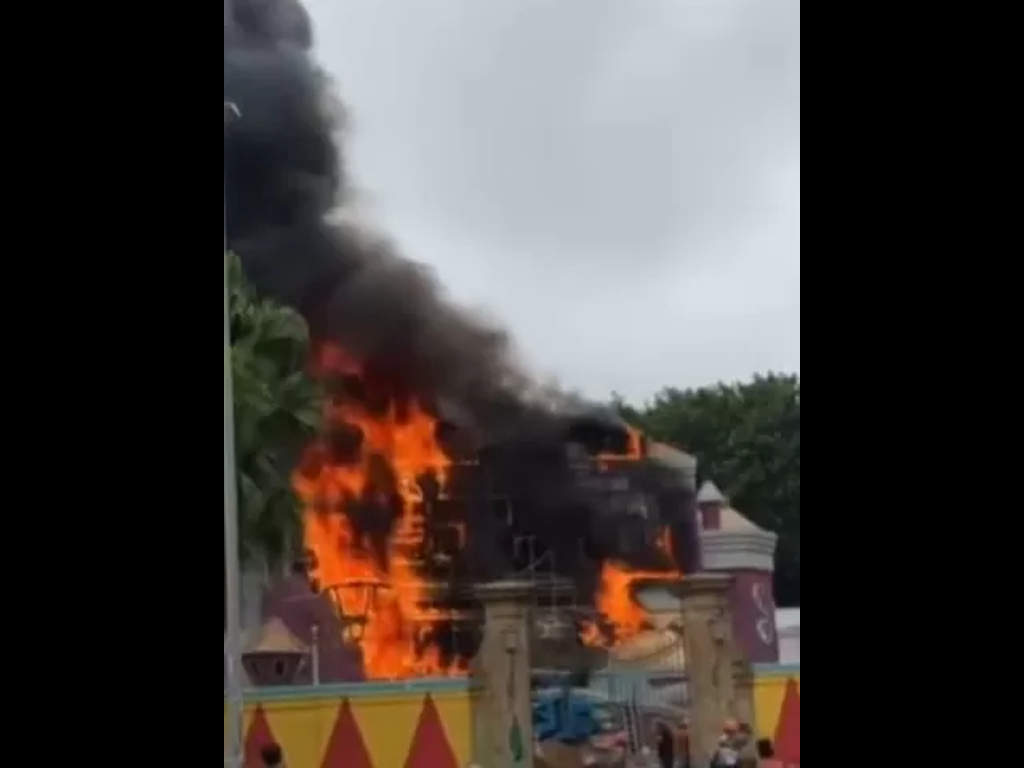 Incêndio atingiu histórico casarão de São Paulo, onde está exposição do Castelo Rá-Tim-Bum (Reprodução)