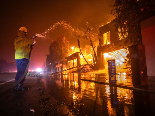 Incêndios em LA: Número de mortos sobe para 11 e Califórnia segue em estado de emergência