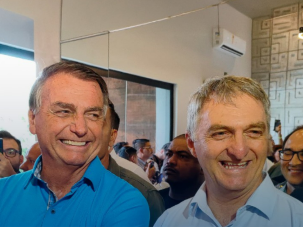 Bolsonaro participa de bolão com irmão e ganha quadra da Mega da Virada