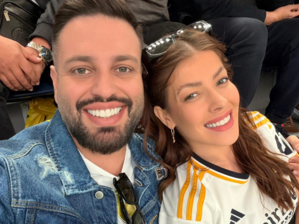 Jaquelline Grohalski acompanha partida do Real Madrid com o namorado, Genilson Farias