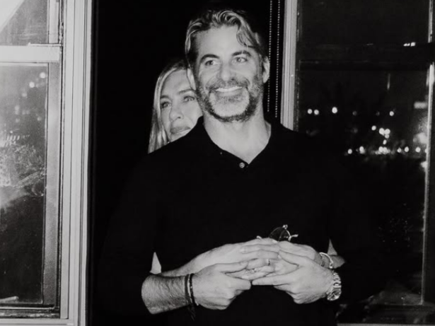 Jennifer Aniston confirma relacionamento ao postar primeira foto com namorado: “Amor querido”