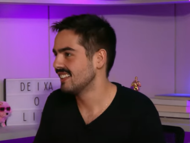 João Silva elogia beijão de Cariúcha e João Augusto em sua festa: “Espetacular”