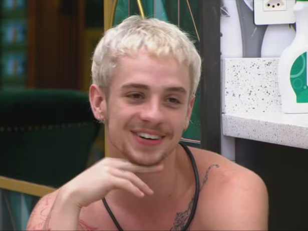 Juliano Floss recorda conflito no início do namoro com Marina Sena: “Rápido demais”