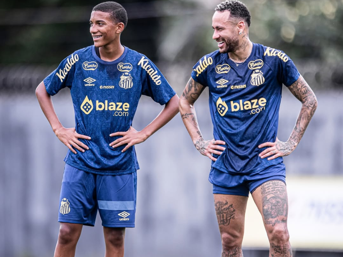 Juninho e Neymar no treino do Santos / Reprodução: Santos Futebol Clube