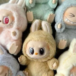 “Esse bicho é feio ou estiloso?”: Labubu, o brinquedo que dividiu a internet e virou item de desejo