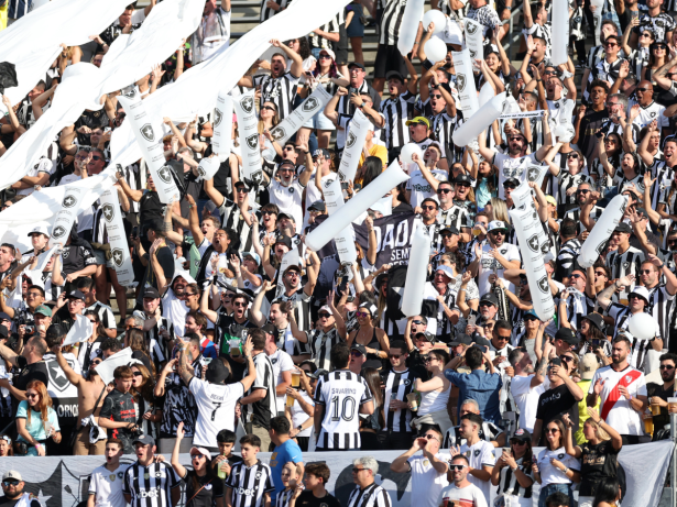 Botafogo é obrigado a repassar renda de estádio a ex-atacante em decisão liminar