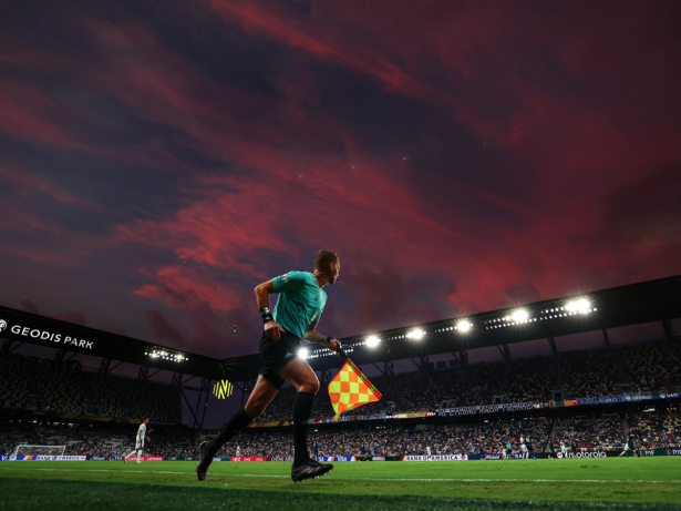 FIFA avalia mudanças na arbitragem da Copa do Mundo de Clubes: “Experiência interessante”