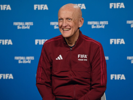 FIFA avalia mudanças na arbitragem da Copa do Mundo de Clubes: "Experiência interessante" 1 O italiano Pierluigi Collina, árbitro por 25 anos, foi eleito o melhor árbitro da história.
