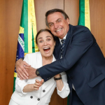 Regina Duarte volta a declarar apoio a Jair Bolsonaro: “Continuo admirando”