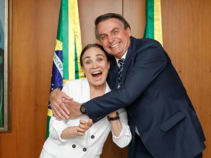 Regina Duarte volta a declarar apoio a Jair Bolsonaro: “Continuo admirando”