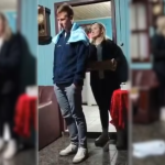 No vídeo, o rapaz permanece em silêncio enquanto é confrontado pela esposa.