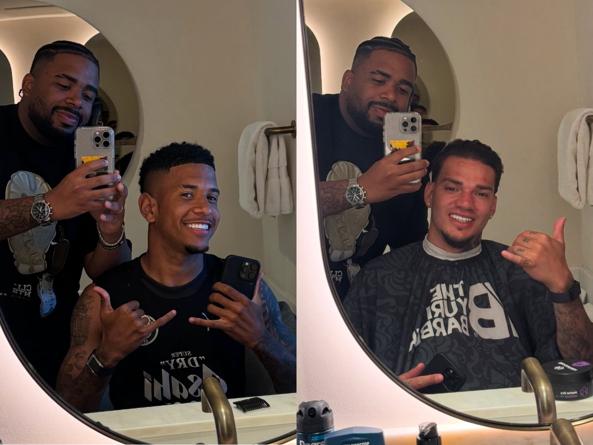 O barbeiro com Ederson e Savinho, brasileiros do Manchester City, durante o Mundial. Reprodução/yuribarber__
