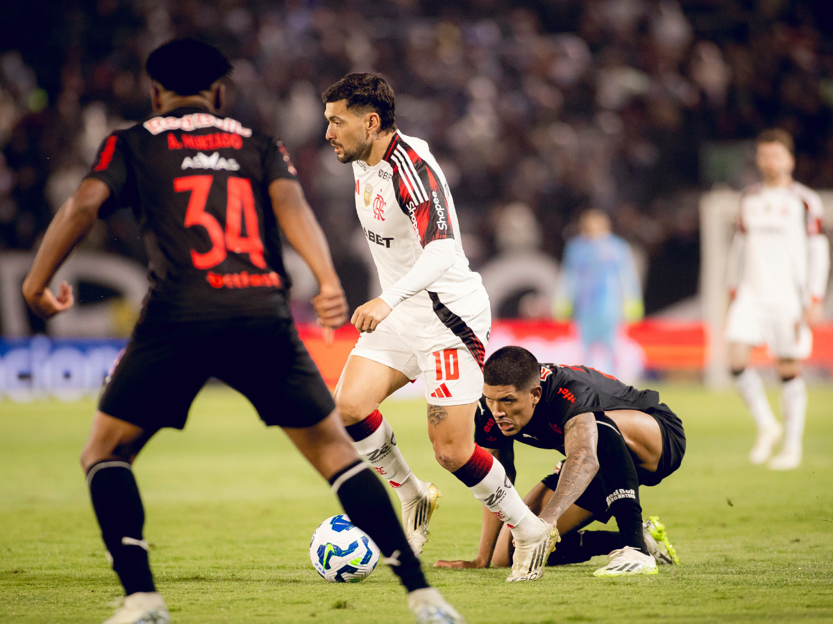 Flamengo encosta no líder Cruzeiro após superar tabu em Bragança Paulista. Adriano Fontes/Flamengo