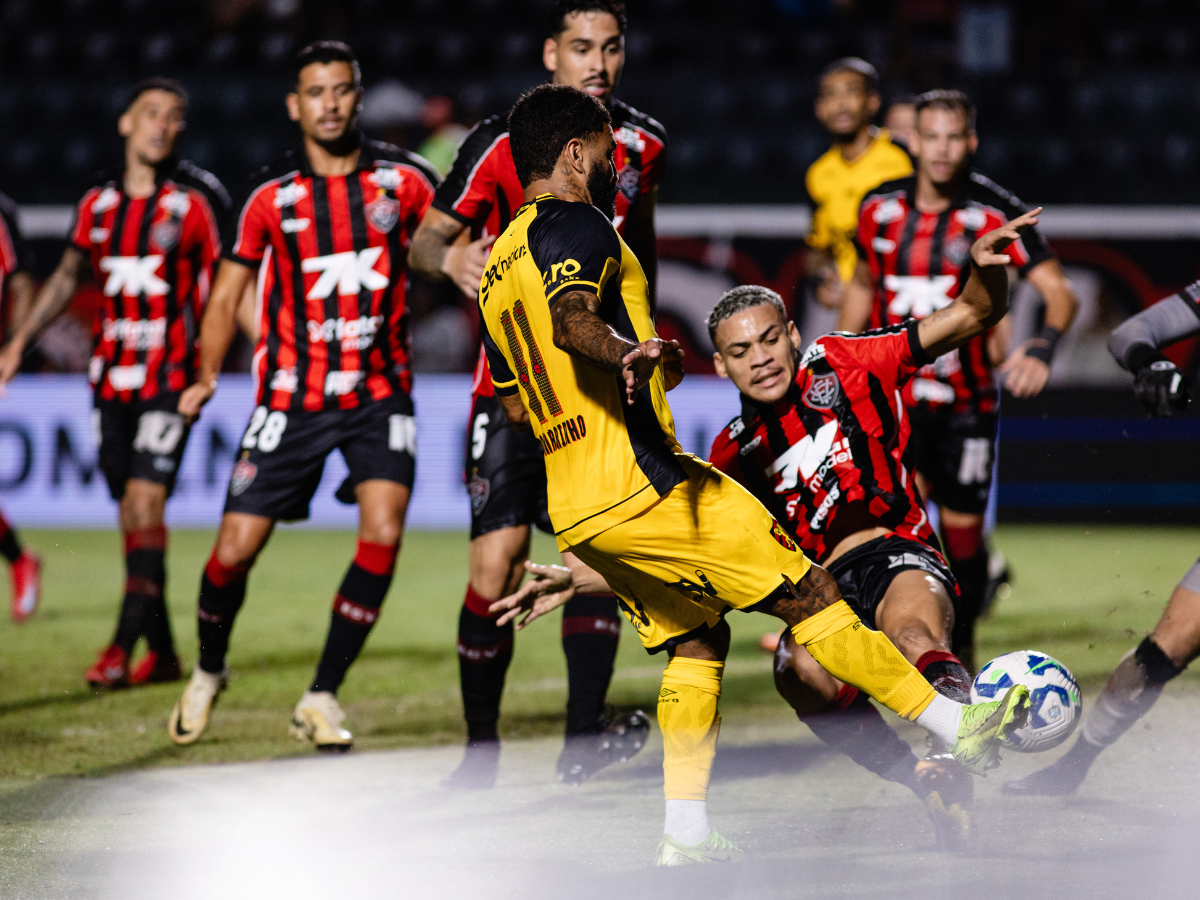 Vitória e Sport fazem jogo emocionante na parte de baixo da tabela.  Paulo Paiva/ Sport Recife