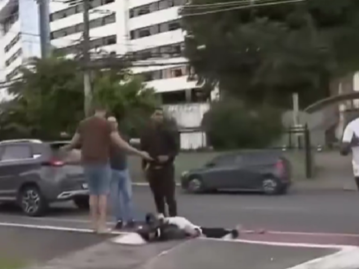 A âncora do programa denunciou a ação do rapaz. Reprodução/Record A âncora do programa denunciou a ação do rapaz. Reprodução/Record