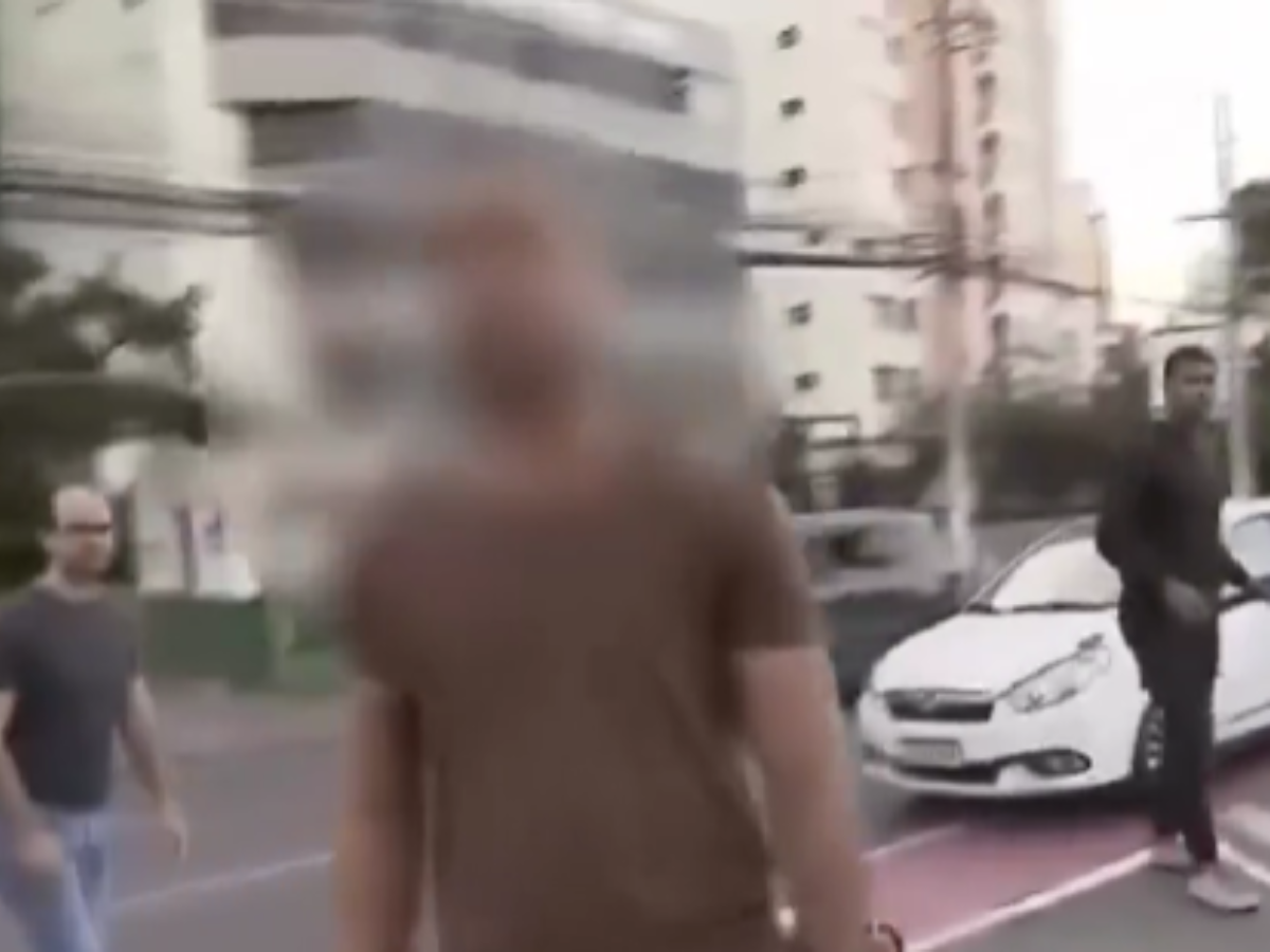 A âncora do programa denunciou a ação do rapaz. Reprodução/Record A âncora do programa denunciou a ação do rapaz. Reprodução/Record