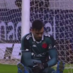 CBF aprova expulsão de goleiro do Vasco e árbitro não será punido