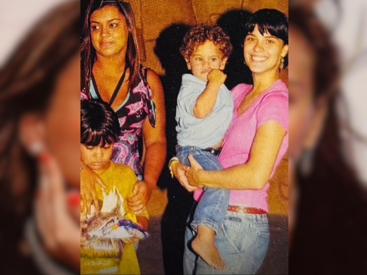 Carolina Dieckmman compartilhou um registo da despedida de Preta Gil, no velório realizado na última sexta-feira (25/7). Reprodução/@lolacarola