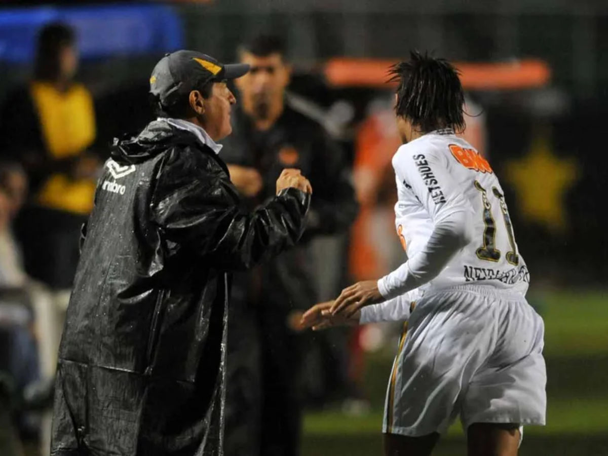 Campeonatos Paulistas de  2011 e 2012, a Copa Libertadores da América de 2011 e a Recopa Sul-Americana de 2012. Ivan Storti/Santos FC