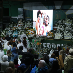 Familiares, amigos e fãs se despedem de Arlindo Cruz em velório no Rio