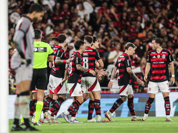 8×0: Flamengo protagoniza maior goleada da história do Brasileirão contra o Vitória