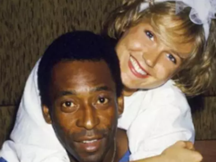 Não é só a Taylor Swift! Relembre relacionamentos entre artistas e atletas 2 Além de Pelé, a apresentadora também se relacionou com Ayrton Senna.