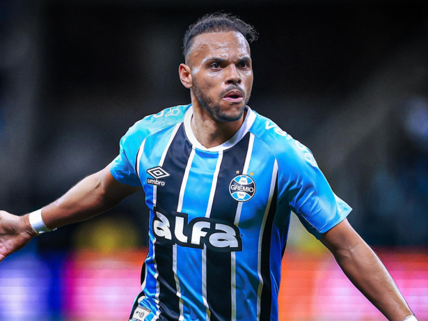 Braithwaite, do Grêmio, lamenta desigualdade no Brasil: “Na Dinamarca não existe”