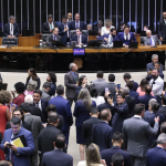 Câmara do Deputados aprova regime de urgência para projeto sobre anistia