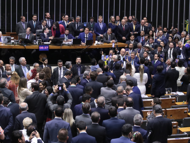 Dosimetria ao invés da anistia pode diminuir pressão sobre Motta, avalia especialista