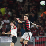 Libertadores: Flamengo vence, mas Estudiantes marca no fim e leva decisão à Argentina