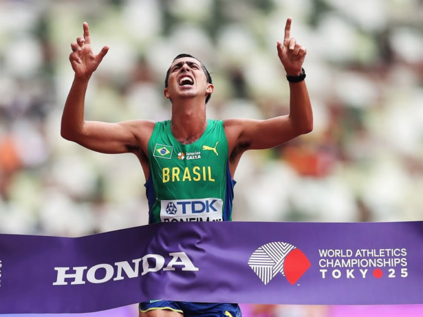 Ouro para o Brasil! Caio Bonfim é campeão mundial nos 20km da marcha atlética