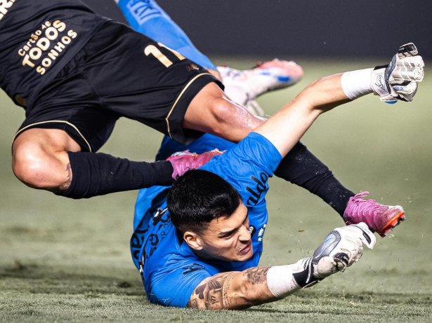 Goleiro Gabriel Brazão sofre segundo choque na cabeça em jogos seguidos; entenda riscos