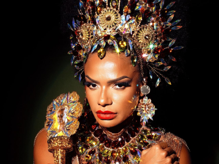 Rainha de Bateria, Quitéria Chagas usa look inspirado em Conceição Evaristo na Império Serrano