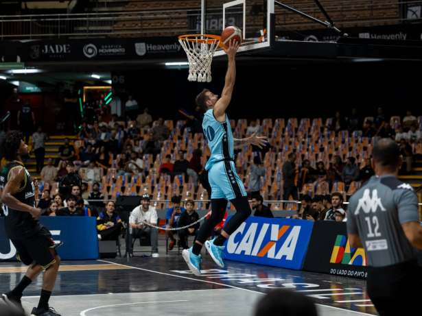Na estreia do NBB, Brasília Basquete vence Osasco em casa