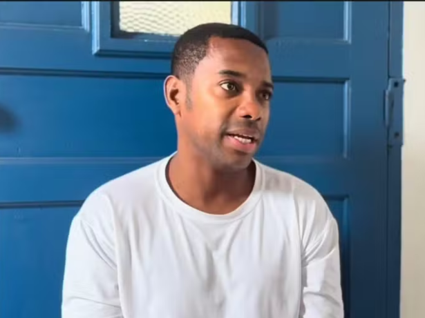 Robinho detalha rotina na cadeia e nega privilégios: “Igual aos outros”