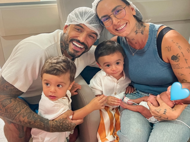 Após perder um dos gêmeos, Clara Maia revela doação de 13 litros de leite materno